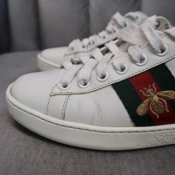 ❌SOLD❌White Sneakers with Green and Red Stripe (34) - Picture 2 of 7